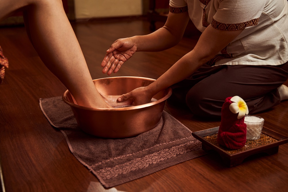 Relaxing Lingam massage session in a serene environment by Bella